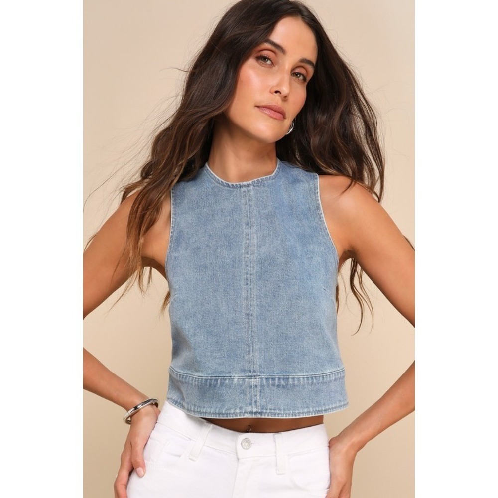Lulus Popular Cutie Light Wash Denim Sleeveless Crop Top Blue - Size M